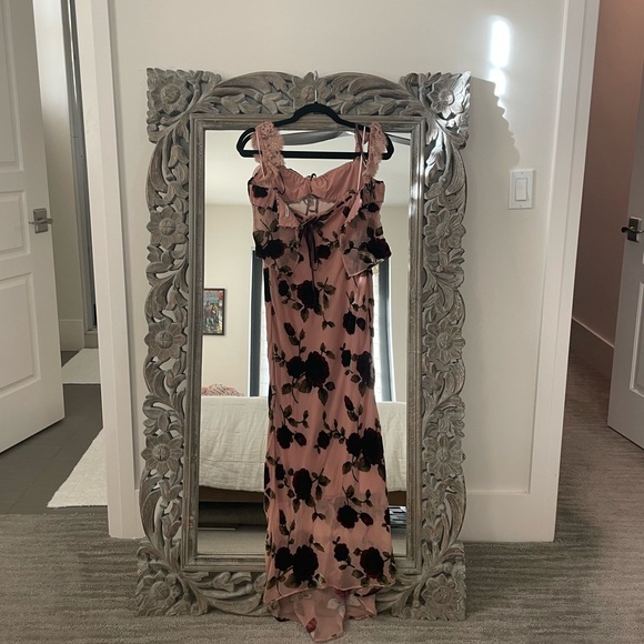 GRACIELA 
DUSTY PINK DEVORE TOP and IMAAN 
DUSTY PINK DEVORE MAXI SKIRT - Picture 7 of 7